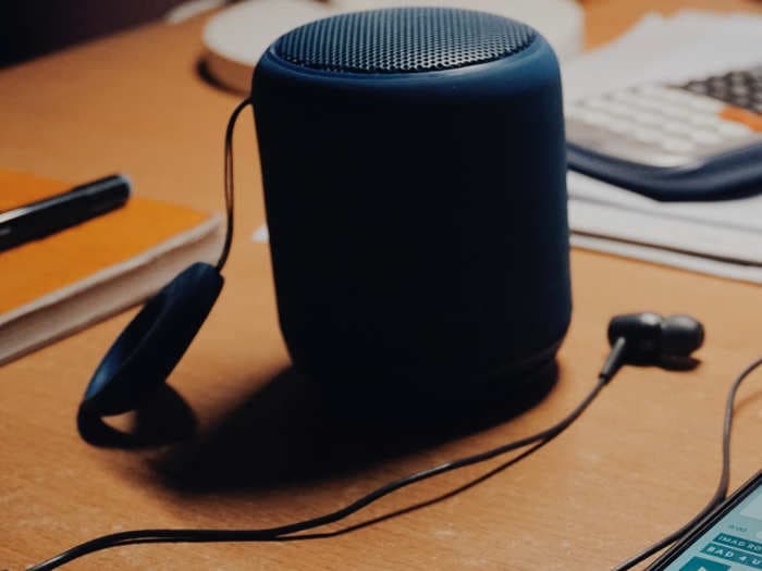 Bluetooth speakers with voice assistant support