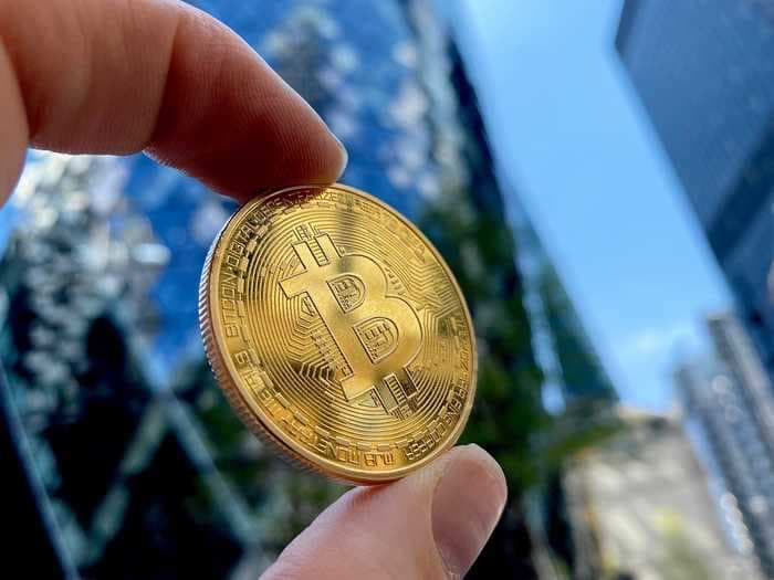 Banks' crypto investments - Wall Street pay frenzy - PNC caters to wealthy