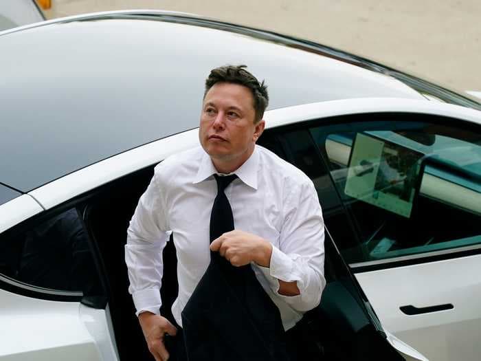 US investigating Tesla's Autopilot over 11 crashes into emergency vehicles