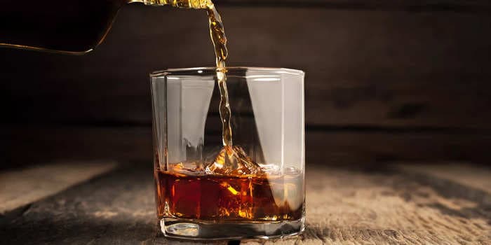 What's the difference between whiskey and bourbon? How bourbon is different from other types of whiskey