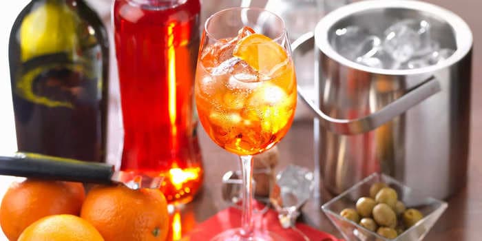 What's in an Aperol spritz? How to make the simple Italian cocktail