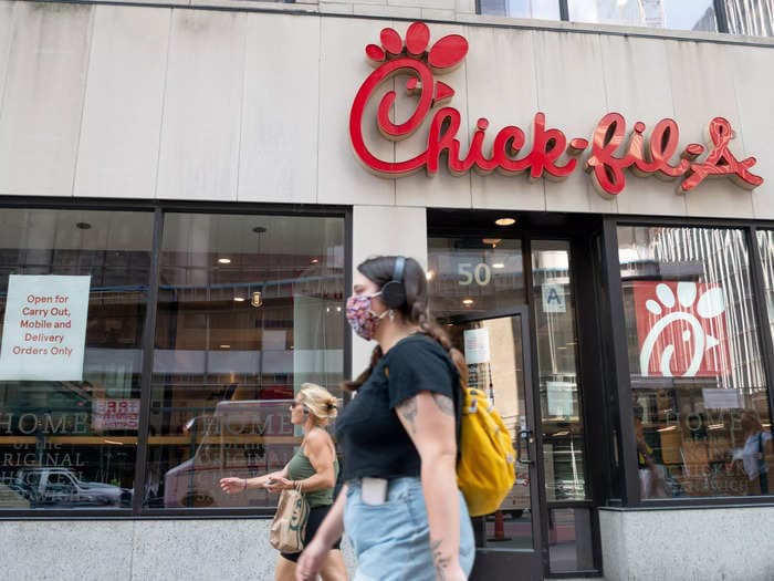 3 Chick-fil-A restaurants in Alabama have closed their dining rooms because they can't find enough staff. One called it a 'hiring crisis.'