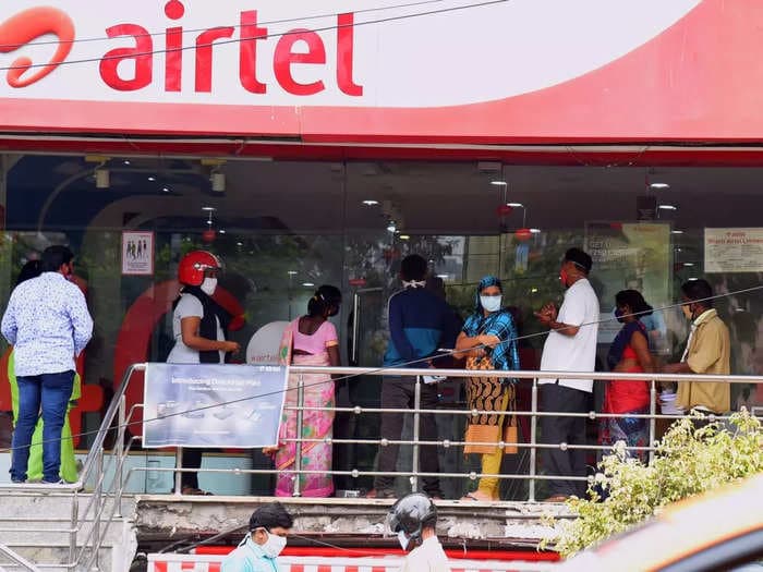 AGR case: Supreme Court directs DoT not to enchash Airtel's bank guarantees for three weeks