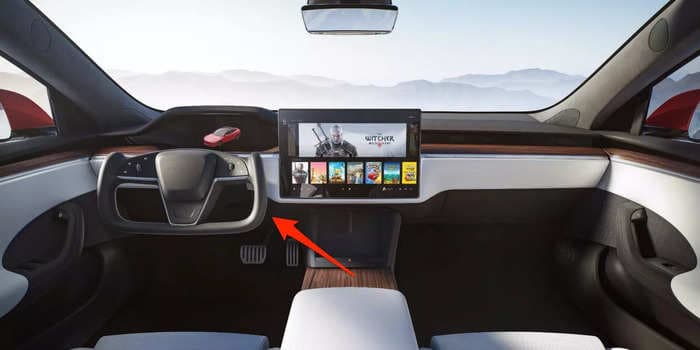 One of the world's most popular tech reviewers highlighted the downsides of Tesla's new steering yoke