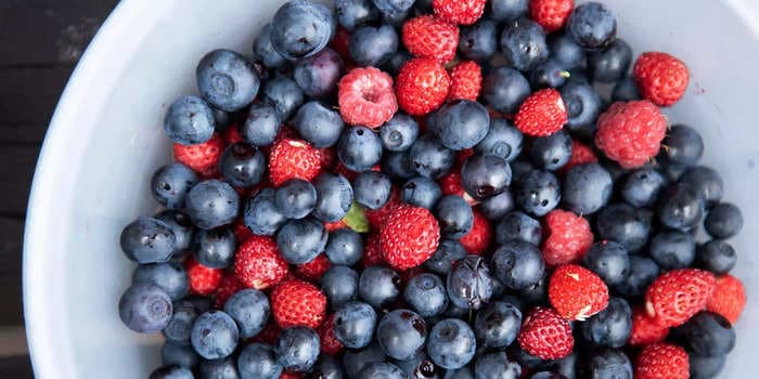 15 healthy and delicious low-carb fruits