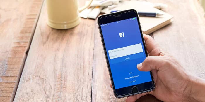 How to deactivate your Facebook account on an iPhone