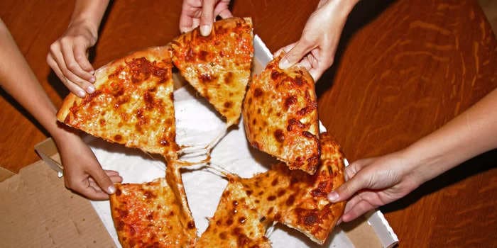 10 must-try regional pizza styles, according to a pizza expert