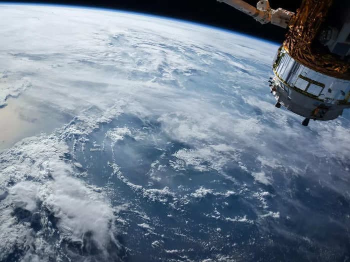 Scientists are piggybacking on internet satellites to break free from GPS dependence