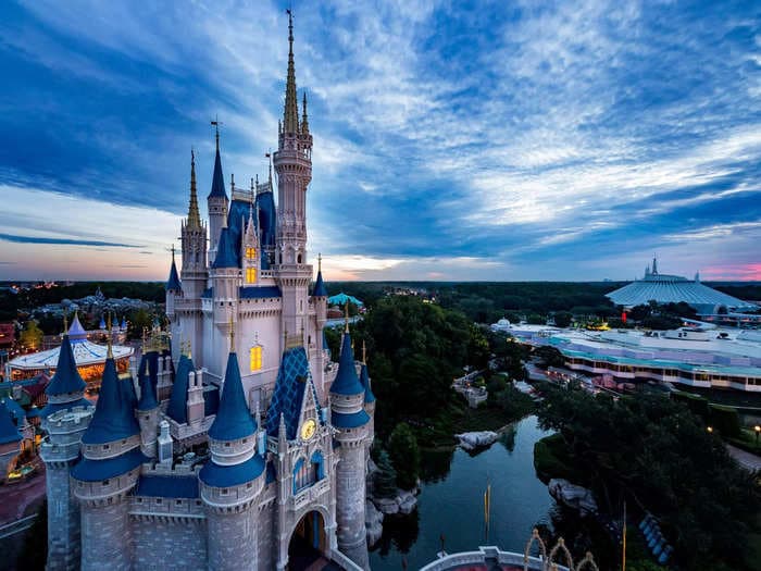 50 magical photos of Disney World from the last 50 years