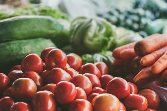 Tomato prices shoot up from ₹10 to ₹60 in Bengaluru due to supply crunch