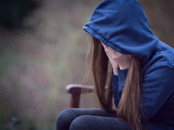 3 warning signs that a loved one is in an abusive relationship