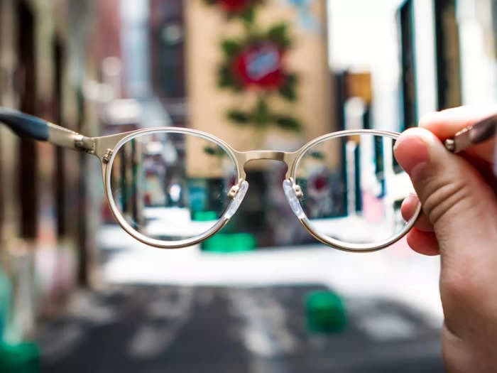 Apple glasses may feature a direct retinal projector that could project a screen over user’s eyeballs