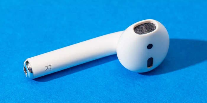 8 ways to troubleshoot when one of your AirPods isn't working