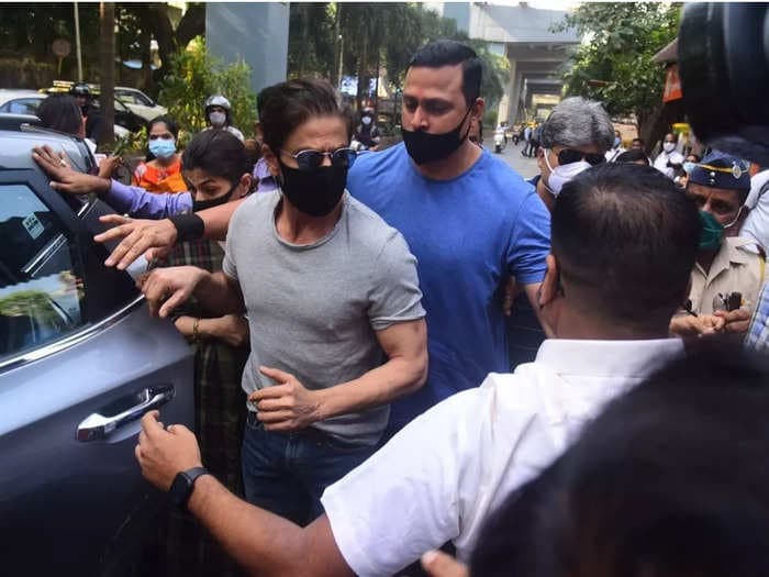 Shah Rukh Khan goes to pick up son Aryan Khan from jail after Bombay HC grants bail in cruise ship drug case