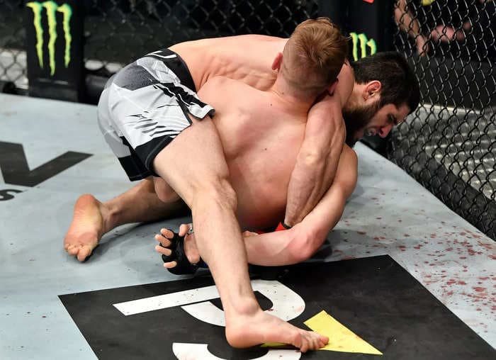 Islam Makhachev almost broke Dan Hooker's arm with a nasty kimura submission at UFC 267