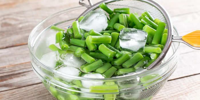 How to blanch green beans for a perfectly crisp and tender texture