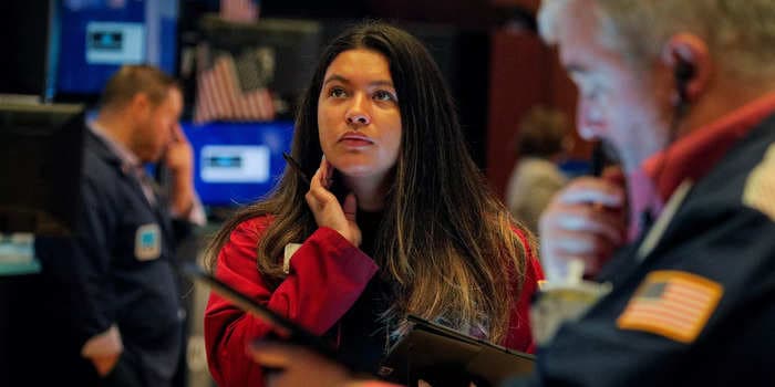 US stocks trade mixed as investors assess COVID-19 surge in Europe