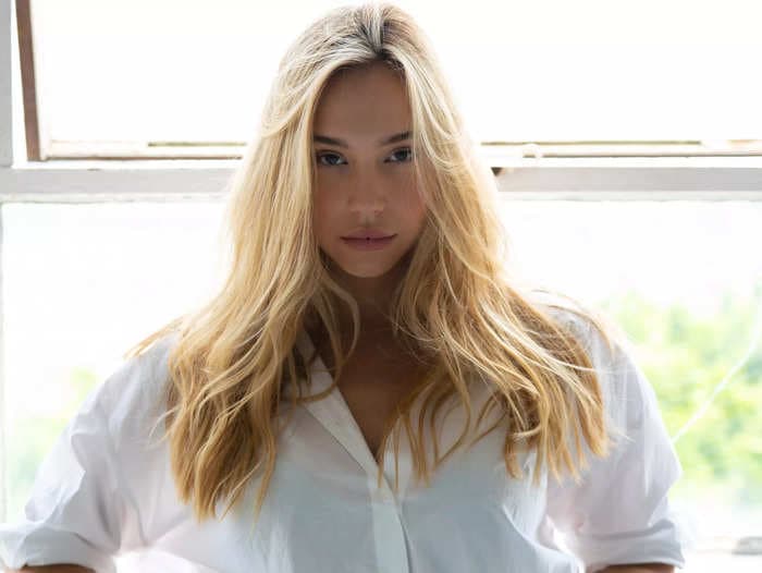 Instagram star Alexis Ren says the dollar-based economy is 'collapsing' so she's going into crypto