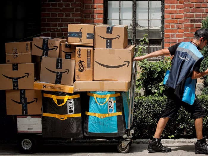 An Amazon Flex delivery driver in his 60s making $120 a day shares what it's like to work independently for the retail giant