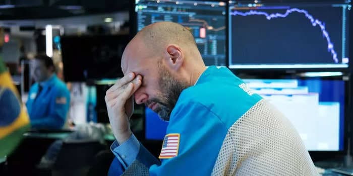 The stock market's fear gauge is soaring and it could signal investors are in for a 'difficult 2022' if it closes above this key level