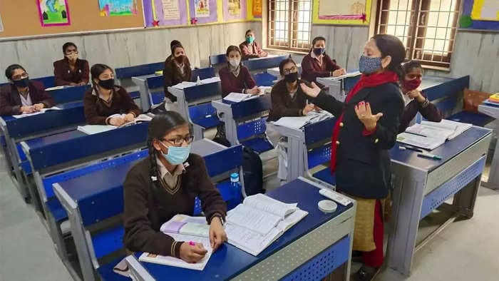 Air pollution: Delhi schools closed till further orders; board exams and online classes to continue