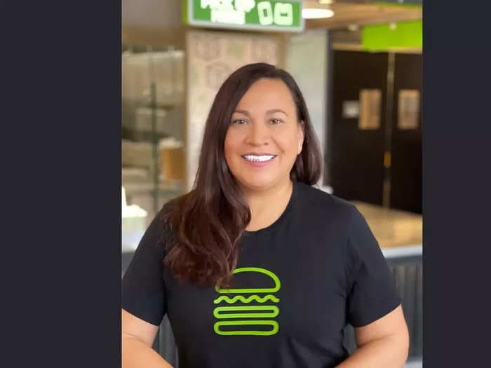 A Shake Shack manager who makes over $100,000 a year describes her daily schedule and says supply issues are her biggest challenge