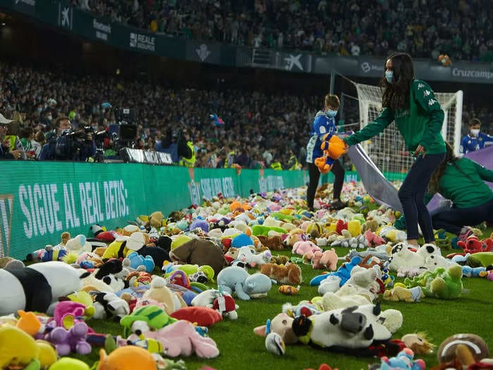 Fans of Spanish football club threw thousands of toys onto the field during halftime to make sure kids in need had a gift at Christmas