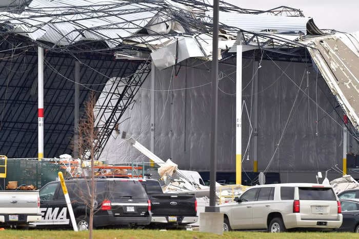 Amazon worker says he was pinned by concrete in the Illinois warehouse collapse, and a coworker helped rescuers find him