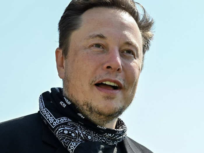 Elon Musk denies report that he's been staying in a $12 million lavish waterfront Austin estate owned by a 'PayPal Mafia' member