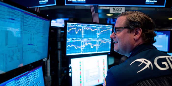 US stocks rise as investors assess economic data and easing Omicron risks ahead of Christmas