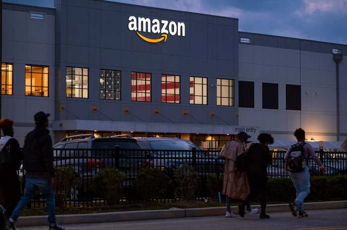 I work at the Amazon warehouse trying to unionize in Staten Island. I like my job — except the unpaid time.