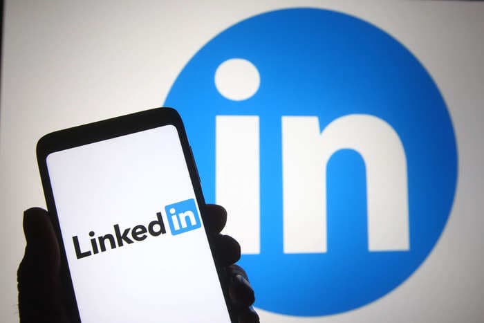 Around 6 people are hired every minute via LinkedIn. A careers coach says having the right photo is one of 5 key things you can do to make your profile stand out.