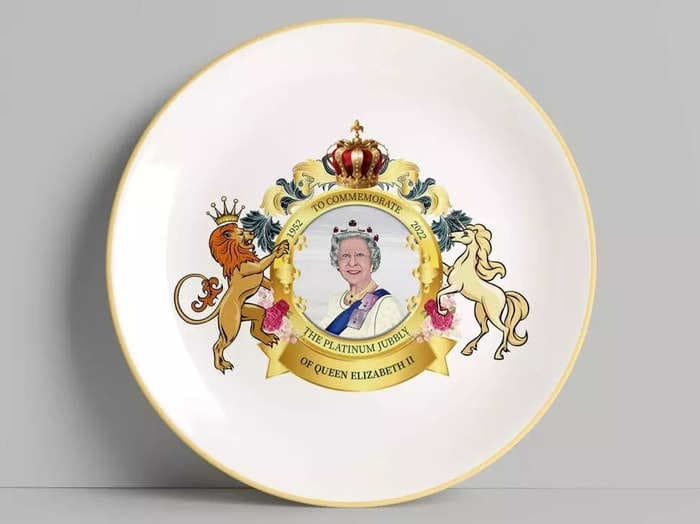 A supplier is trying to offload 10,800 misprinted cups and plates that celebrate the Queen's Platinum 'Jubbly'