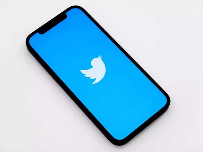 Twitter's new test lets users DM straight from a tweet
