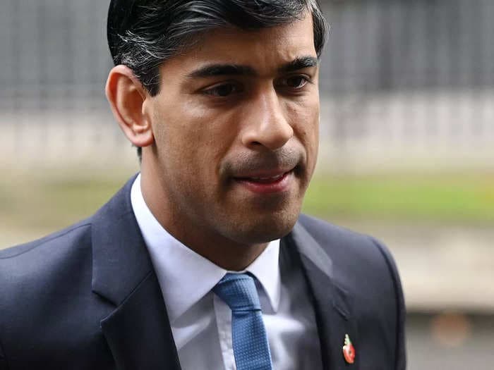 Rishi Sunak receives police questionnaire as part of partygate probe