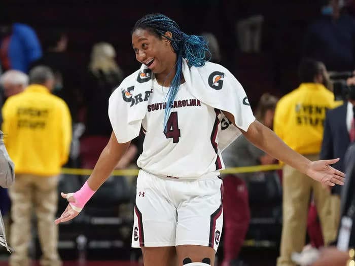 A college basketball superstar intentionally missed a shot to break a decades-old record held by WNBA legend