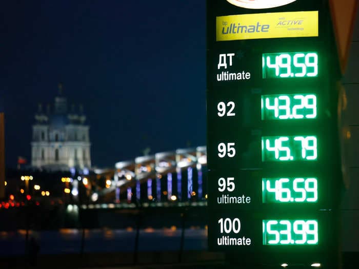 BP dumps 20% stake in Russian oil giant, says its partnership with Rosneft 'simply cannot continue' following attacks on Ukraine