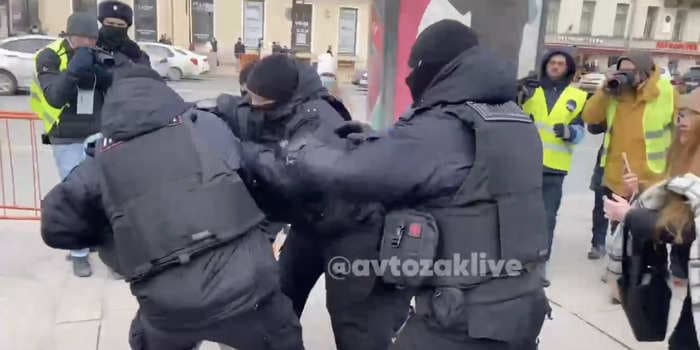 Video shows Russian police grabbing protesters who were silently demonstrating against the Ukraine war