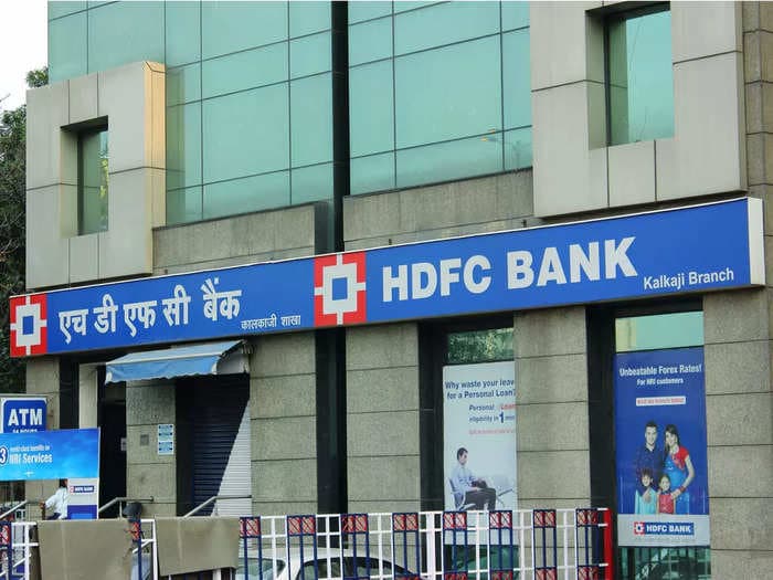 HDFC Bank shares rise as RBI lifts curbs on bank's digital initiatives