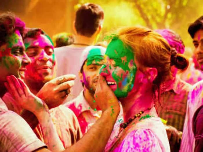 Holi 2022 – Here is a list of colourful wishes, quotes, and messages