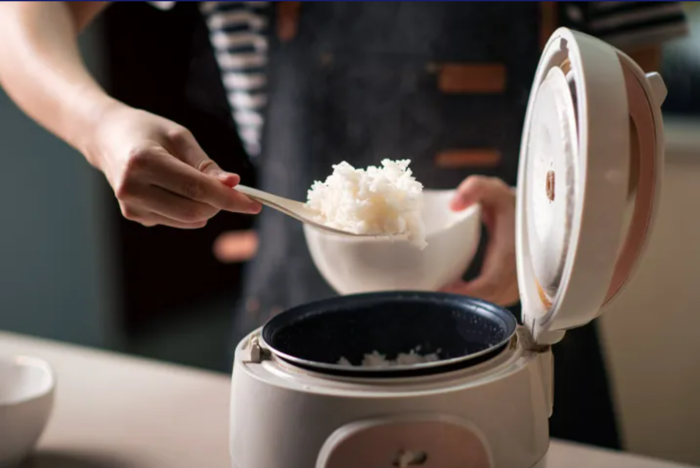 Electric rice cookers with two pots that will help save cooking time