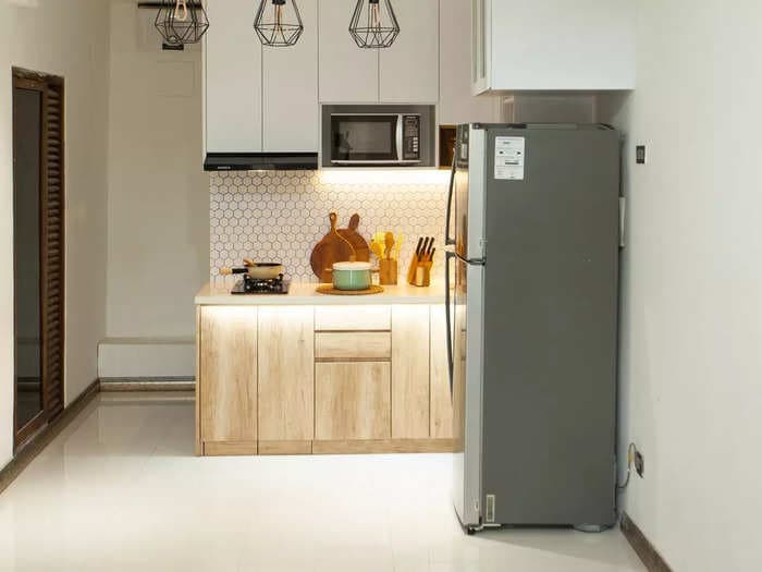 Double-door refrigerators with automatic defrost technology