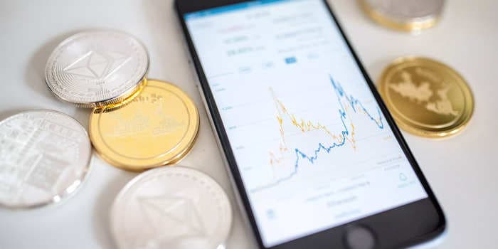 These are the only 8 major altcoins to see gains this year amid a crypto bear market