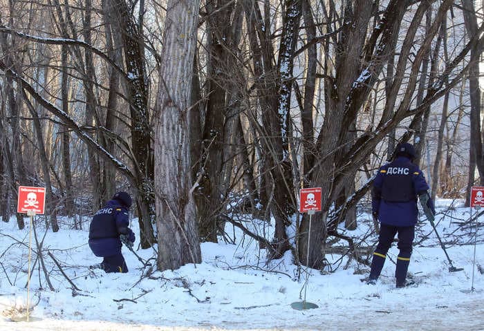 Russian forces are using banned anti-personnel mines to cover its tactical retreat