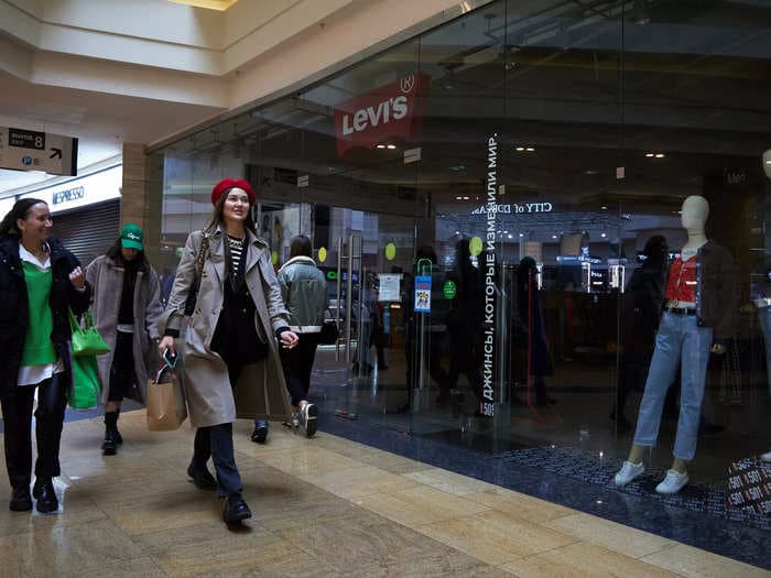 These photos show what shopping in Russia is like among closed stores and deserted malls