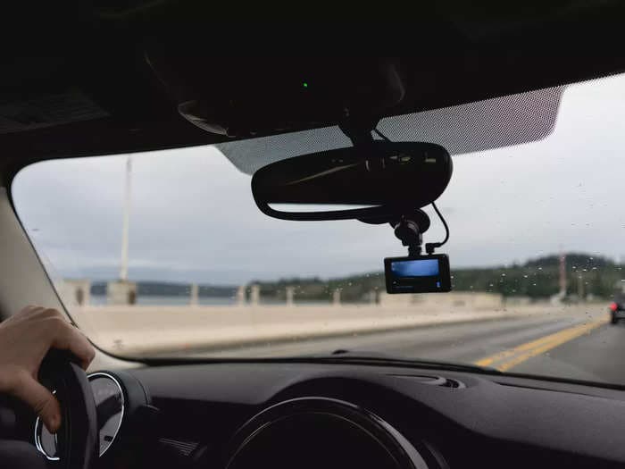 Here’s how to use your old phone as a car dashcam