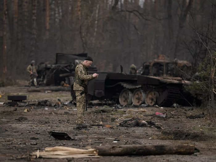 Ukraine is using facial recognition to ID dead Russian soldiers and send photos of corpses home to their moms: report