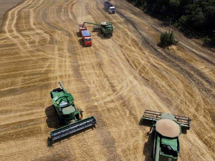 Ukraine's biggest rail company temporarily restricts grain exports, which could have further knock-on effects on US prices