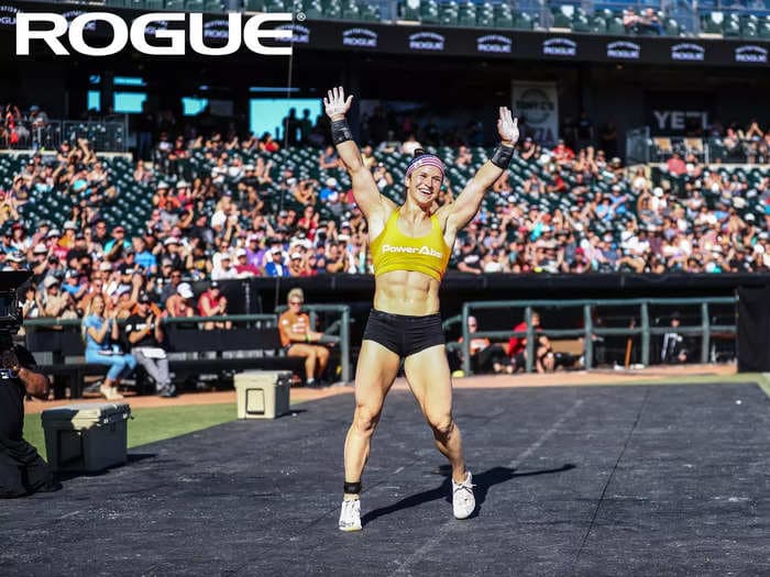 3 exercises for abs that are better than crunches, according to elite CrossFit athlete Kari Pearce