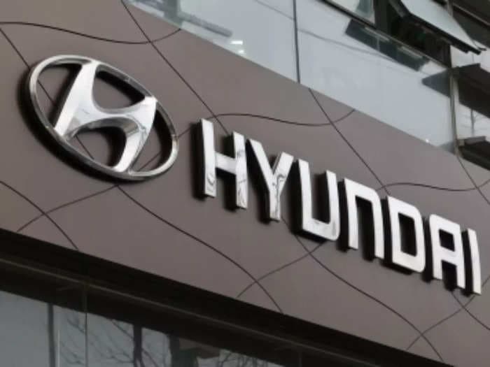 Hyundai Motor's profit up 17%, aims to sell 4.32 million vehicles this year